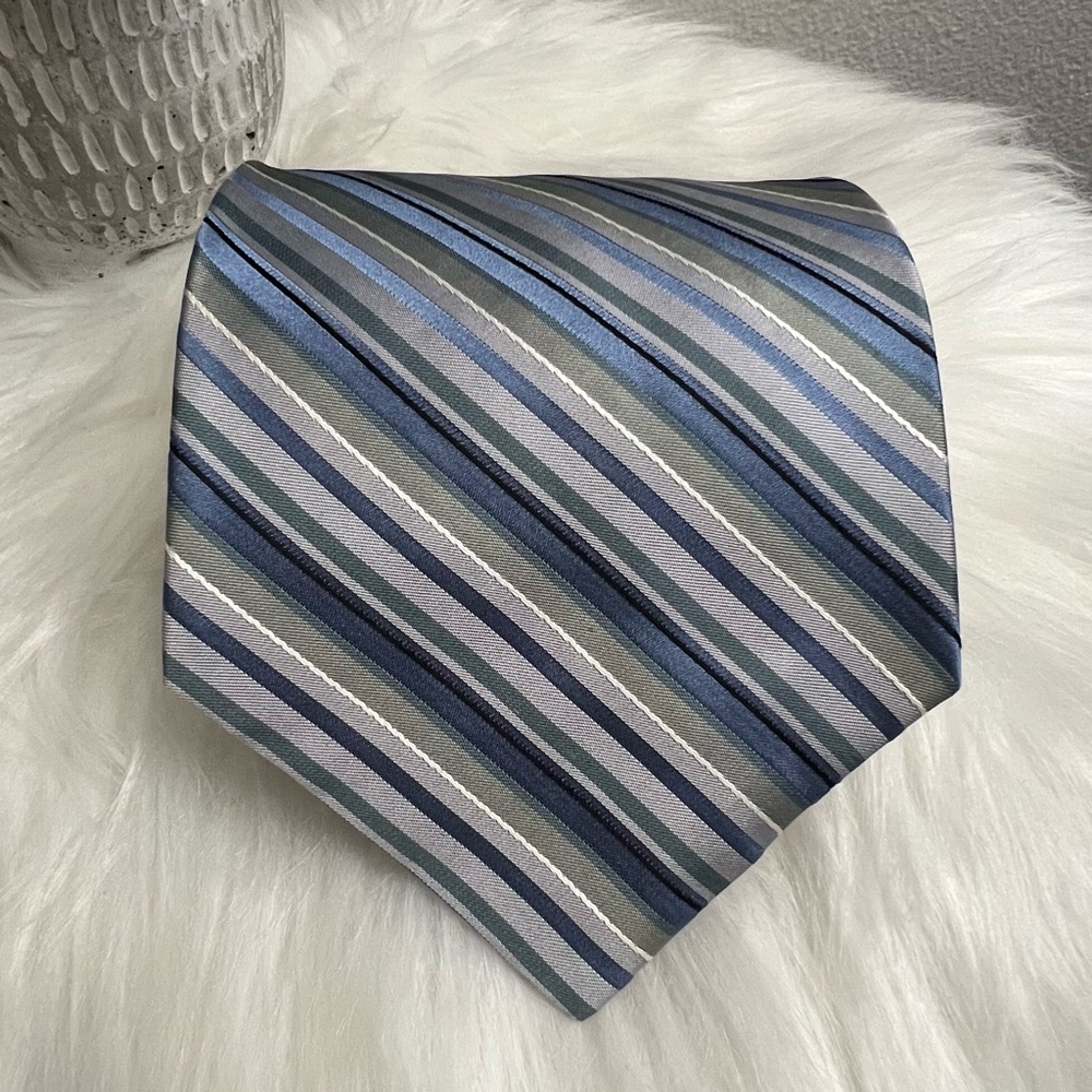 DKNY‎ 100% Silk Designer Tie Gray Striped Business Casual Retro Necktie US-Made - Picture 3 of 10